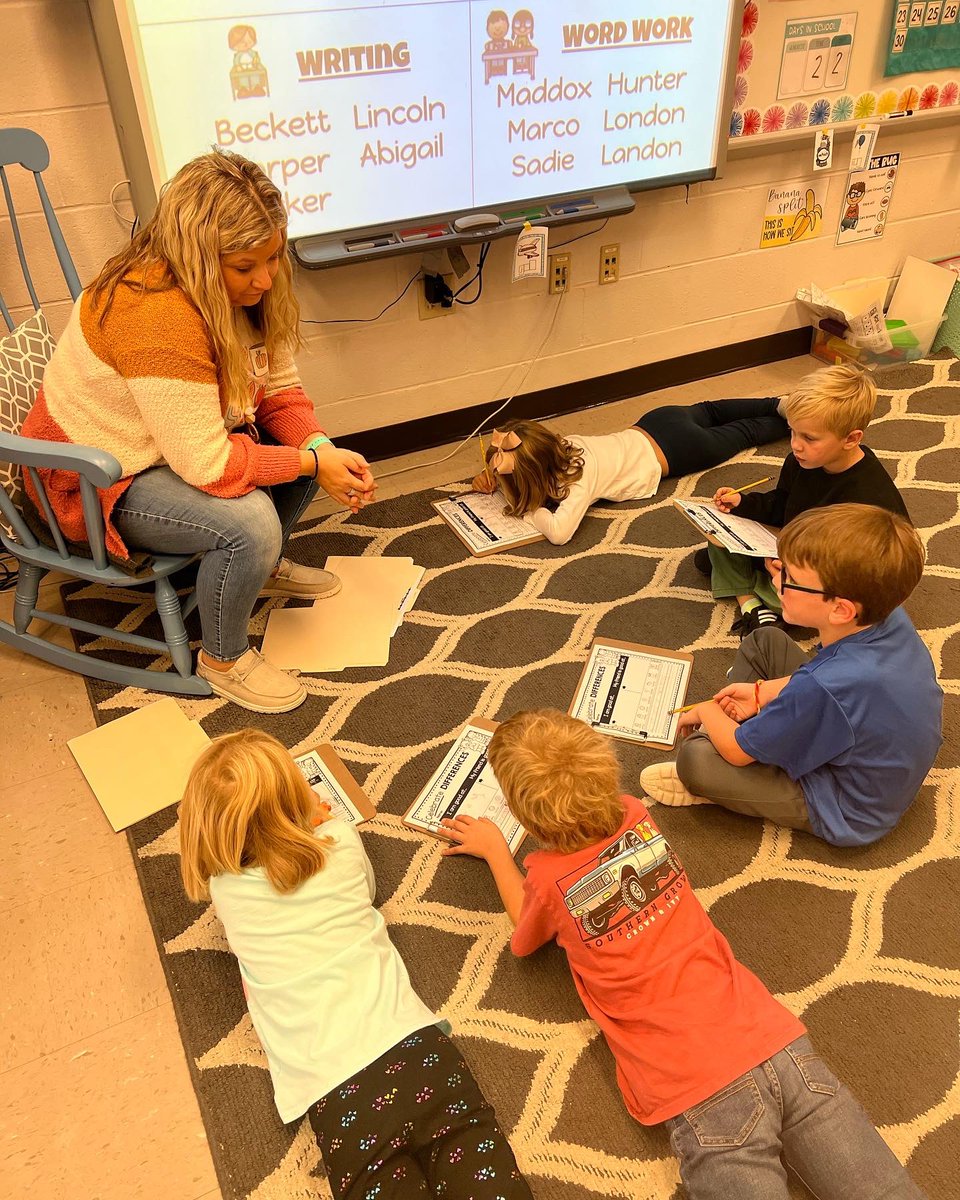 nkcpslearns's tweet photo. Watkins first graders were working on their phonics and writing in small groups this morning!
#phonicsactivities #smallgroupreading #gweswildcats #teamnewkent @GWESwildcats https://t.co/WlUdXyhfPp