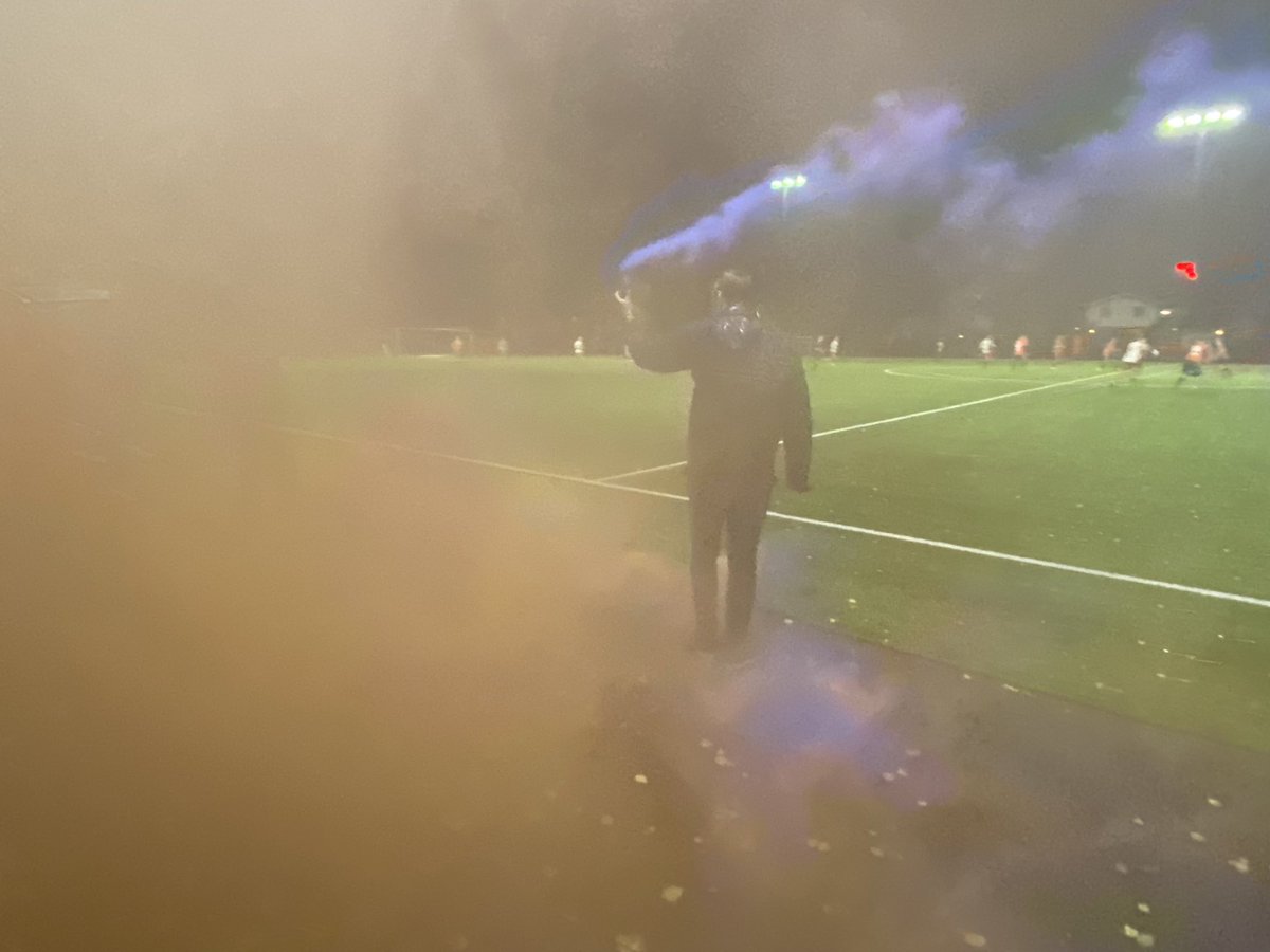 Lokalfotballen's tweet photo. Fantastisk moro på Romerike. #bluss #trøkk #lokalfotballen https://t.co/fn7lcVLF6r