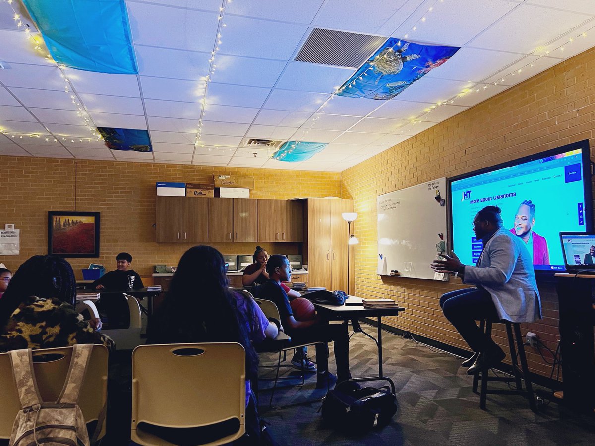 JHTforCongress's tweet photo. Today on #WorldEducatorsDay, we recognize all of our educators in the classroom who make significant contributions to our students everyday especially here in Oklahoma. We appreciate everything you do!
#JHTforCongress #ForTheFifth https://t.co/JhlesJi9MN