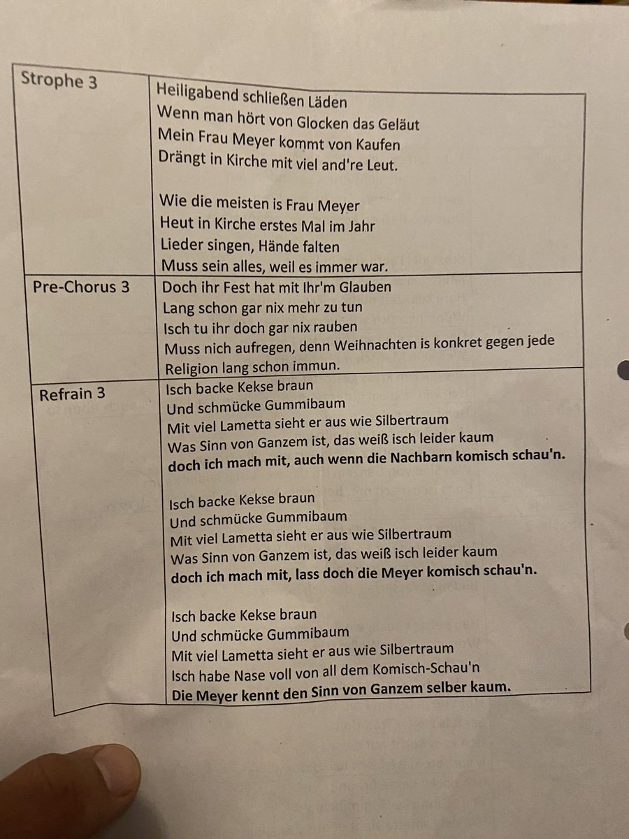 angenommen ihr seid ausländer und euer kind würde das im schulchor ausgehändigt bekommen mit dem hinweis der lehrerin das sei lustig ironisch gemeint. auf einer skala von 1-10 wie sehr würdet ihr ausrasten und warum 12?
