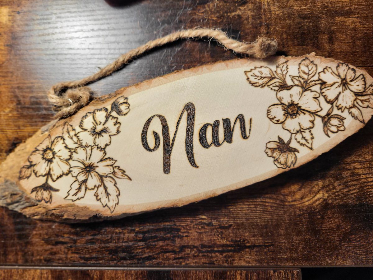 f0reveralways29's tweet photo. A gorgeous floral plaque for a customers Nan 

Custom log sign £15 
https://t.co/OrDZ86tvnx
#buymyshithour #wearethecavalry #htlmphour #shopindie https://t.co/sZ2dXvt52h
