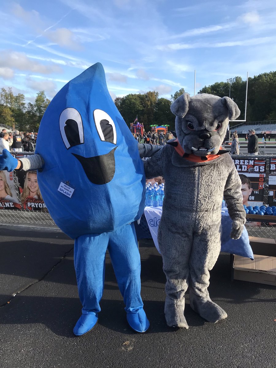 ClearwaterSystm's tweet photo. Splash had a blast at Bulldog Dash this past weekend! 🏃 We can't wait to participate again next year! 🤩

#clearwaterwatersystems #betterwater #bulldogdash2022 https://t.co/0wZ565XvJj