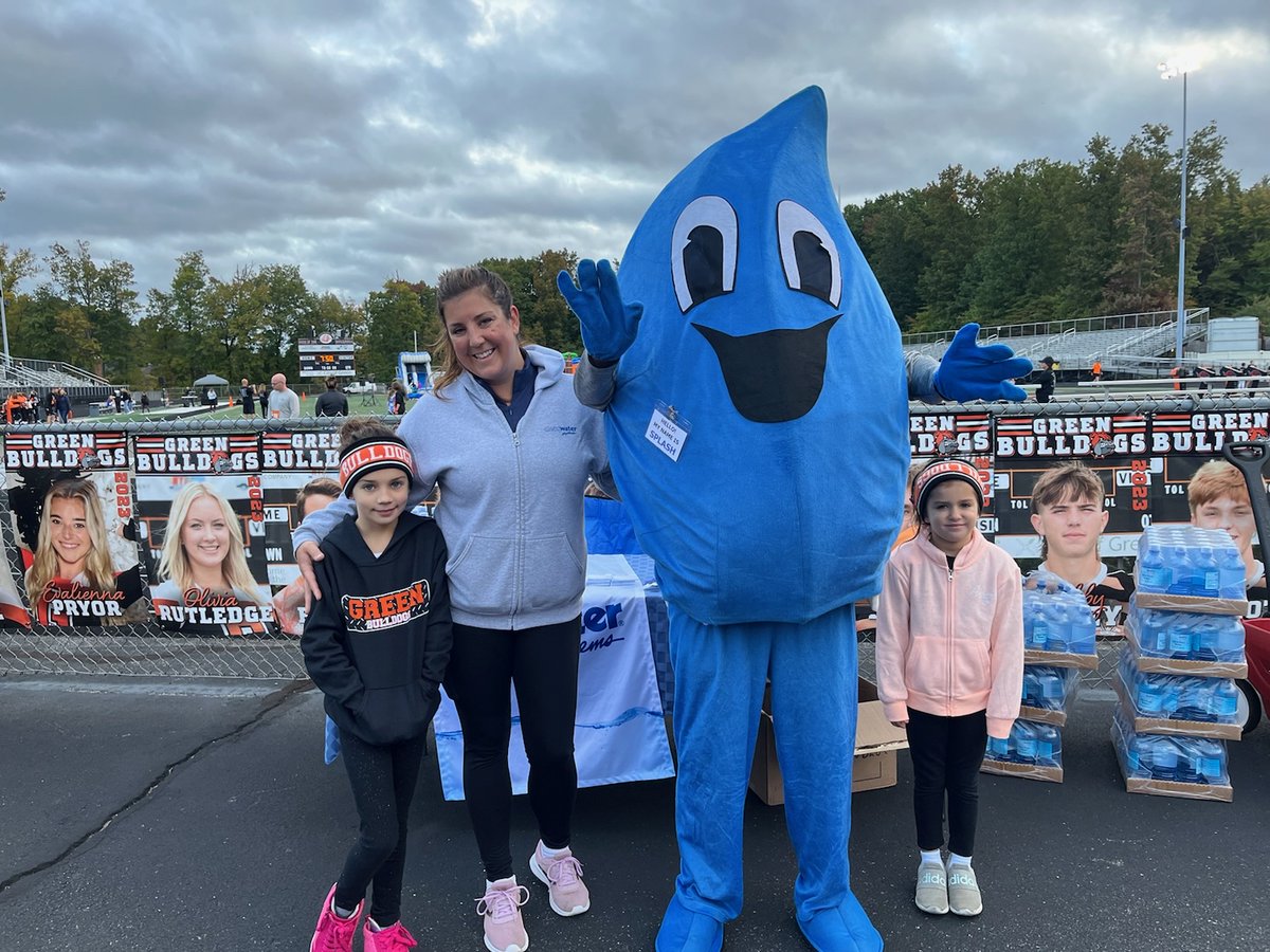 ClearwaterSystm's tweet photo. Splash had a blast at Bulldog Dash this past weekend! 🏃 We can't wait to participate again next year! 🤩

#clearwaterwatersystems #betterwater #bulldogdash2022 https://t.co/0wZ565XvJj