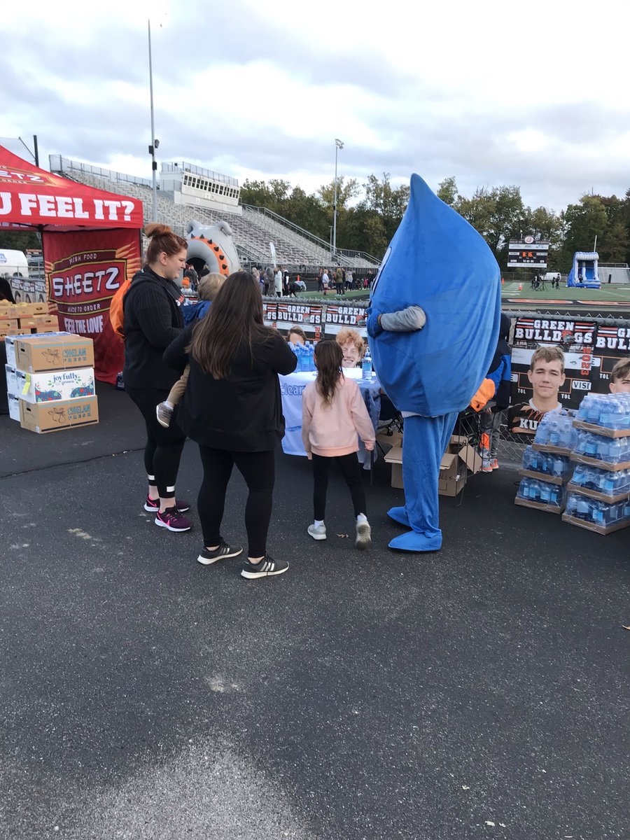ClearwaterSystm's tweet photo. Splash had a blast at Bulldog Dash this past weekend! 🏃 We can't wait to participate again next year! 🤩

#clearwaterwatersystems #betterwater #bulldogdash2022 https://t.co/0wZ565XvJj