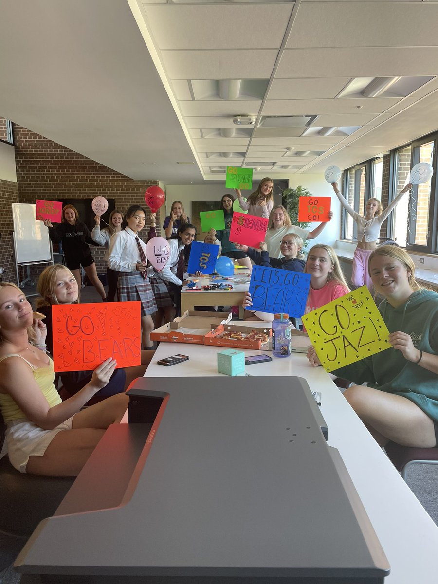 AndreaMathieson's tweet photo. Littleside Polar Bears getting ready to cheer on Bigside! https://t.co/FYGGWiJVoq