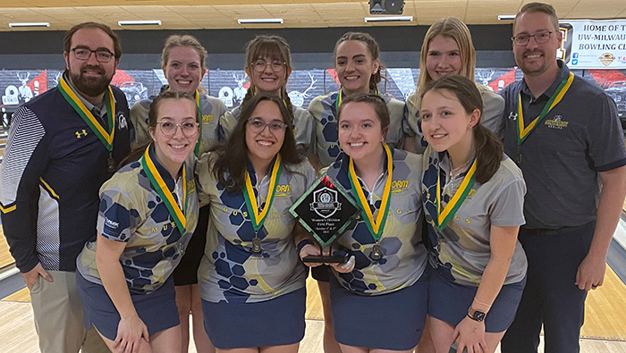 USBC's tweet photo. The 51st edition of the Midwest Collegiate Championships took place last weekend with the Lawrence Tech men and Mount Mercy women capturing the first Tier I titles of the 2022-2023 season.

Learn more in this week's #CollegiateTicker: https://t.co/HrAVqlCvMN https://t.co/cUFyzAj3AL
