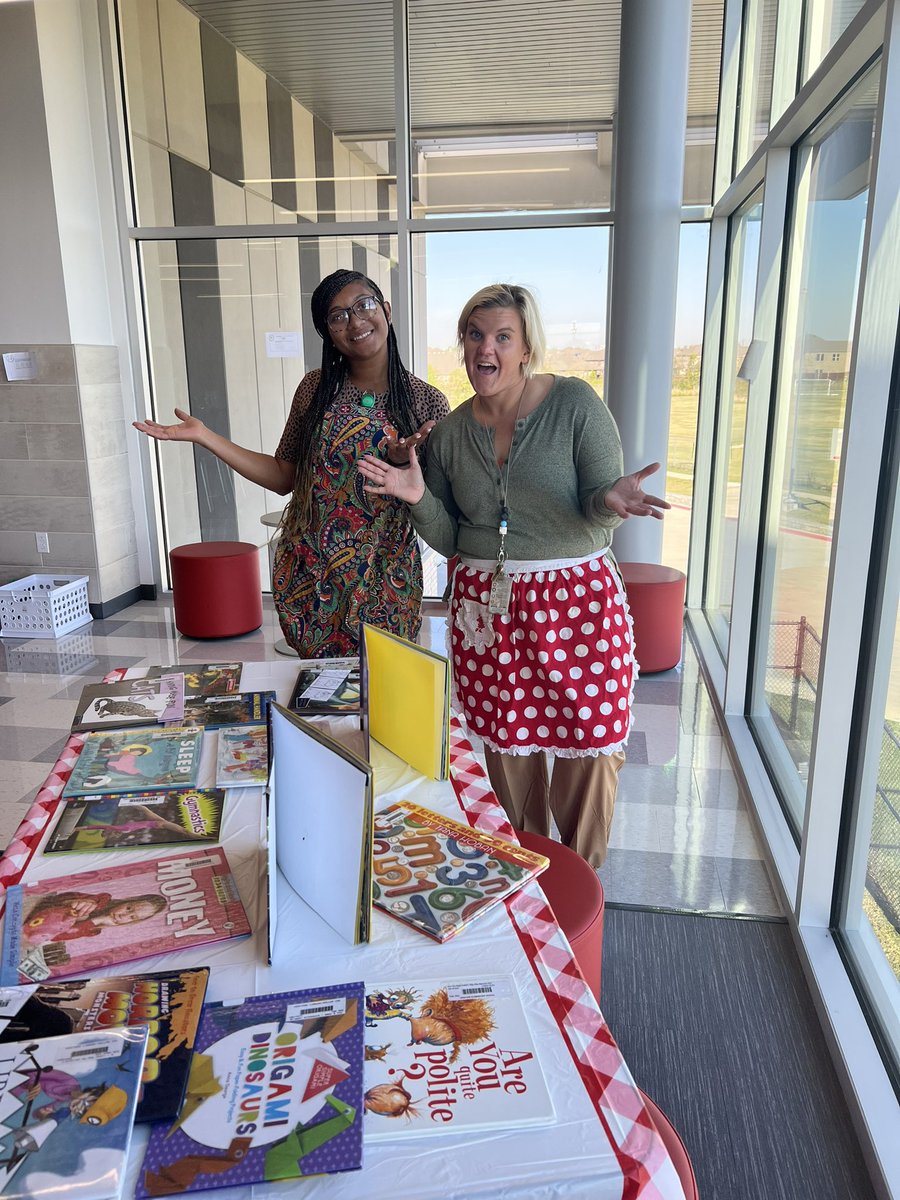 shookieinfifth's tweet photo. Non-Fiction Book Tasting at Shilliam’s Book Cafe today! @HESPanthers @kisdlit @dmaki15 https://t.co/5P51fTRpOh