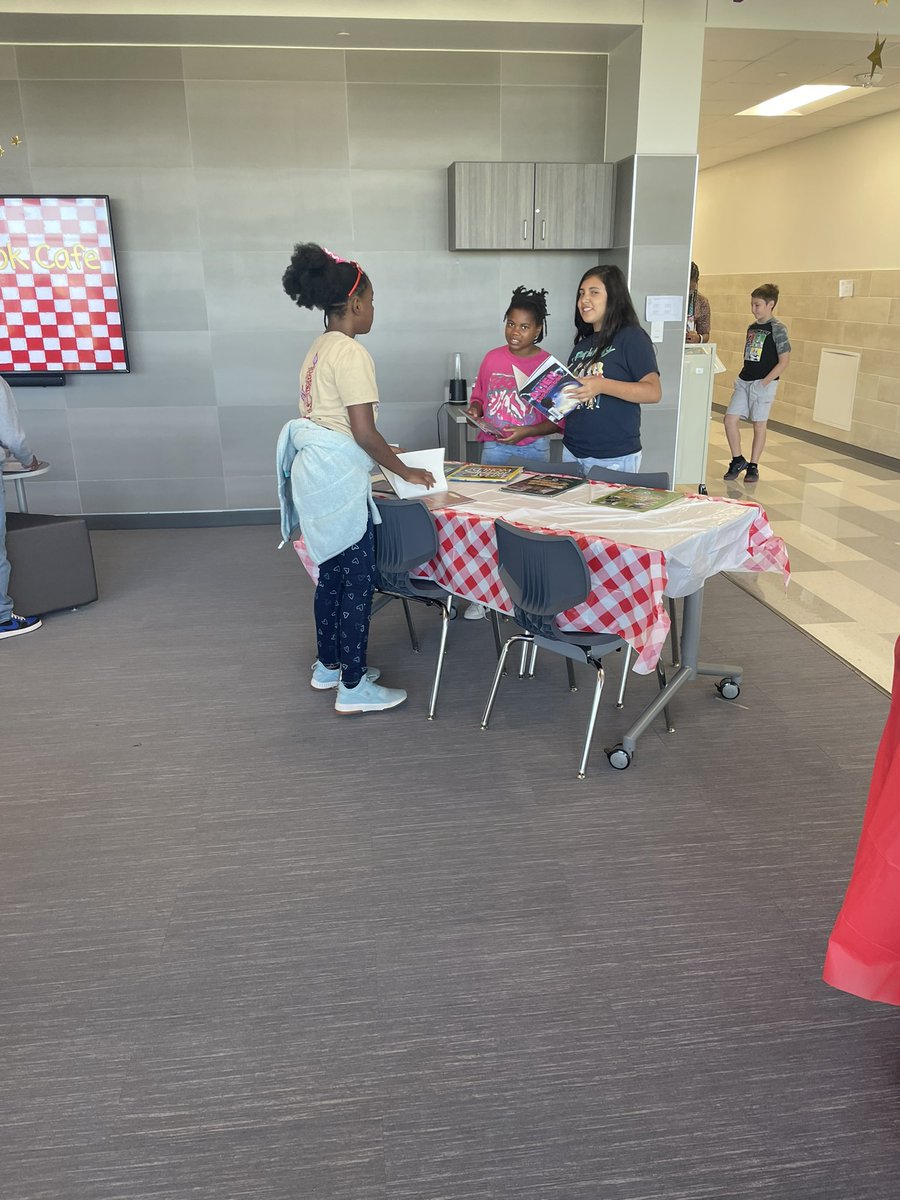 shookieinfifth's tweet photo. Non-Fiction Book Tasting at Shilliam’s Book Cafe today! @HESPanthers @kisdlit @dmaki15 https://t.co/5P51fTRpOh