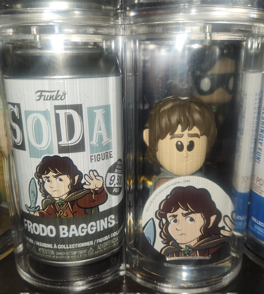 GonzoCollection's tweet image. Day 3 for new grabs gears to another soda that I enjoy a lot as well and has the identical mold from the invisible frodo! Frodo Baggins funko soda, current price on Funko: $15