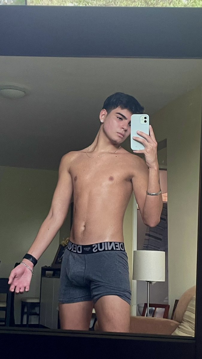️Oscarcito ️ on Twitter "Un flaquito por aquí ¿quien lo quiere?"