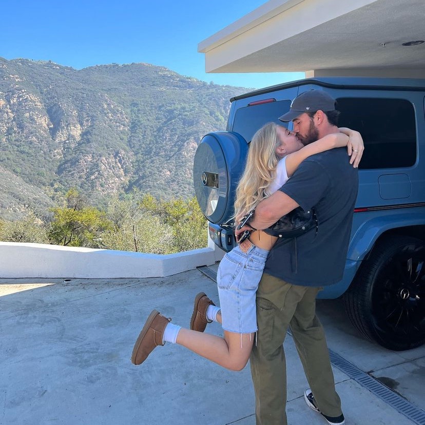 romsthinker's tweet image. daisycalloway via instagram: “trying to climb him like he's my personal mountain.”