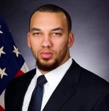 lipstickalley's tweet photo. Kent Carter, NAACP leader of Arlington, Virginia,  killed in Turks and Caicos ambush shooting. Used his body to shield his girlfriend from bullets. https://t.co/uJ8Rklk65E #kentcarter, #naacp, #turksandcaicos https://t.co/tTyTStLixR