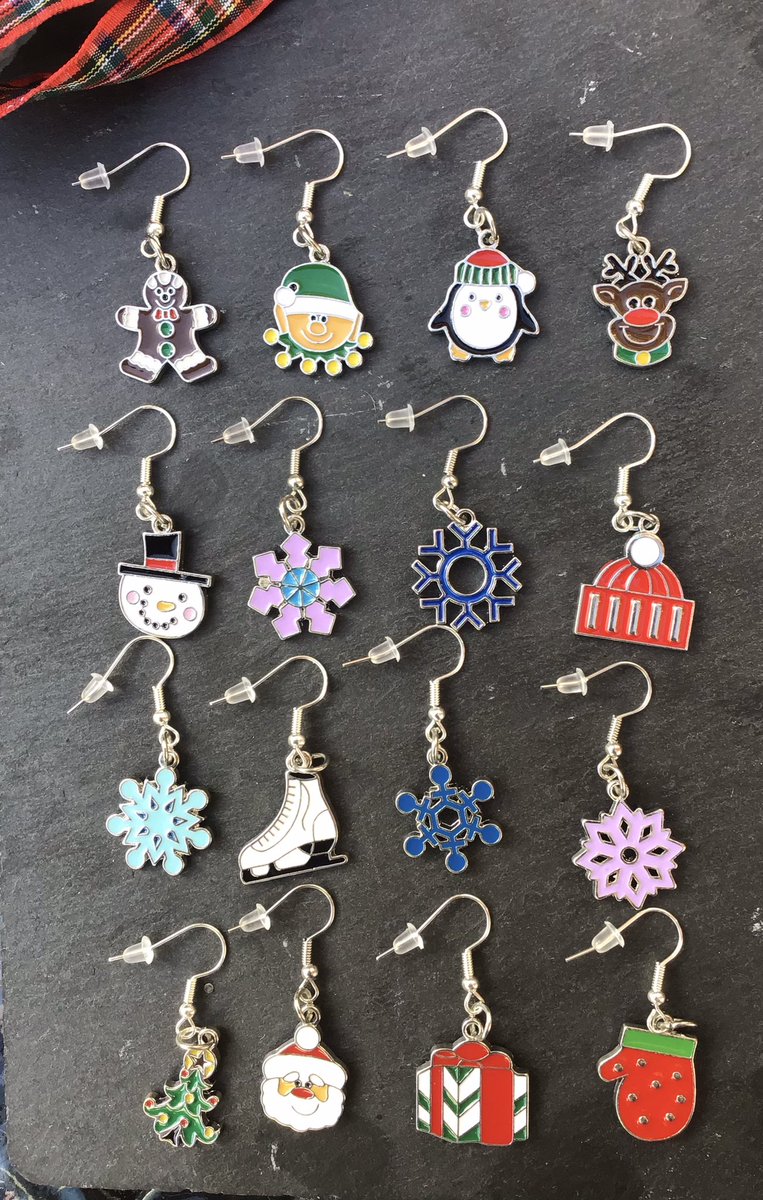 EmxHandmade's tweet photo. Never too early for Christmas (especially with the mail strikes) 5 for £15 Christmas earrings. DM to order
#htlmp #htlmphour #christmasearrings https://t.co/KGPzD2i9YB