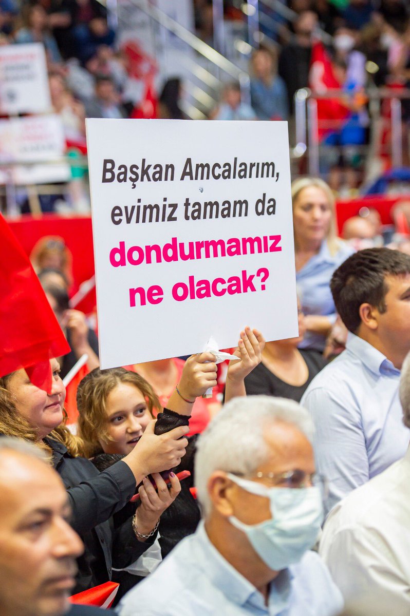 tuncsoyer's tweet photo. Vatandaşlarımızla tarihe geçecek bir imece ortaya koyuyoruz.

Kimsenin siyasi ya da ticari rantına teslim olmadan, vatandaşın gücüyle Belediye’nin kurumsal gücünü birleştirdiğimiz halk konut projesi Türkiye'ye örnek olacak. 

Hep birlikte Türkiye'ye ışık olmaya devam edeceğiz. https://t.co/nESSJM4on8