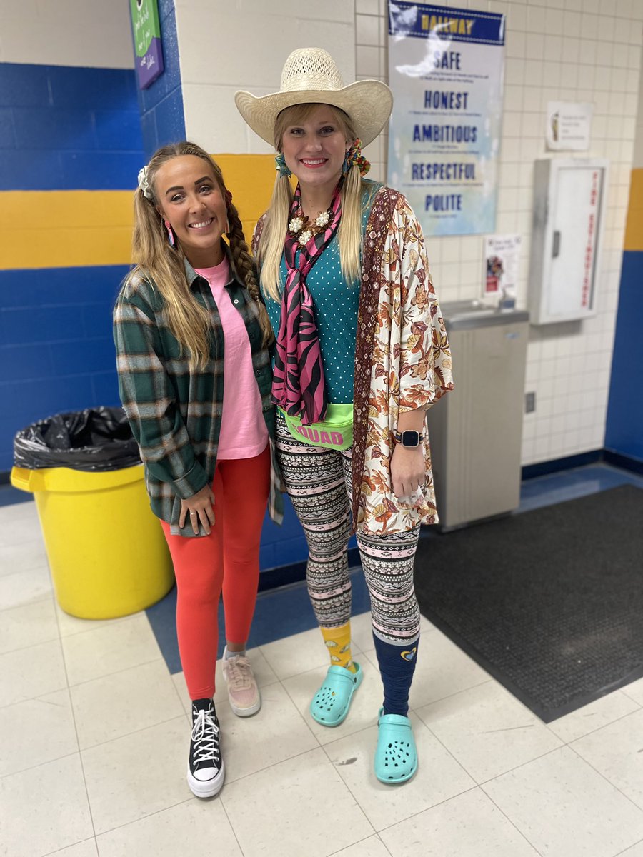 MissBurkhardt5's tweet photo. Spirit Week Day 3: Hoping everyone had a VERY WACKY WEDNESDAY🤩🥸🤠🤪 https://t.co/xIFNLszQsR