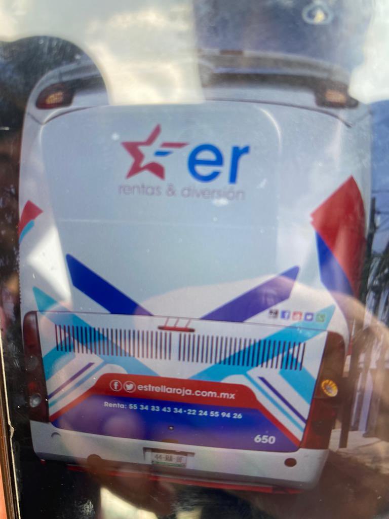 AlexMH22's tweet photo. @Expotransporte1 Una de las unidades que están utilizando para transporte de personal golpeó mi vehículo, se dió a la fuga. Placas 44RA8F unidad 650, cómo se puede contactar a la empresa para que se hagan responsables? https://t.co/4zCp493Q9Y