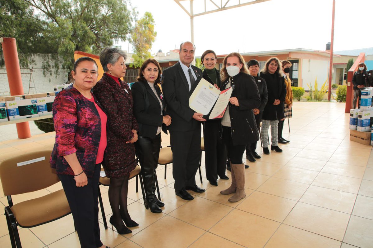 natycastrejonv's tweet photo. El día de hoy en la Escuela Secundaria Técnica No. 31 de #Pachuca entregamos equipo, para que cada escuela tenga los recursos humanos y materiales necesarios para atender a la población escolar.

#PrimeroLaEducación
#PrimeroElPueblo
#NatyCastrejón
#diainternacionaldelosdocentes https://t.co/gGqohJqOgs