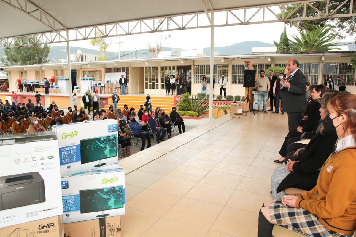 natycastrejonv's tweet photo. El día de hoy en la Escuela Secundaria Técnica No. 31 de #Pachuca entregamos equipo, para que cada escuela tenga los recursos humanos y materiales necesarios para atender a la población escolar.

#PrimeroLaEducación
#PrimeroElPueblo
#NatyCastrejón
#diainternacionaldelosdocentes https://t.co/gGqohJqOgs