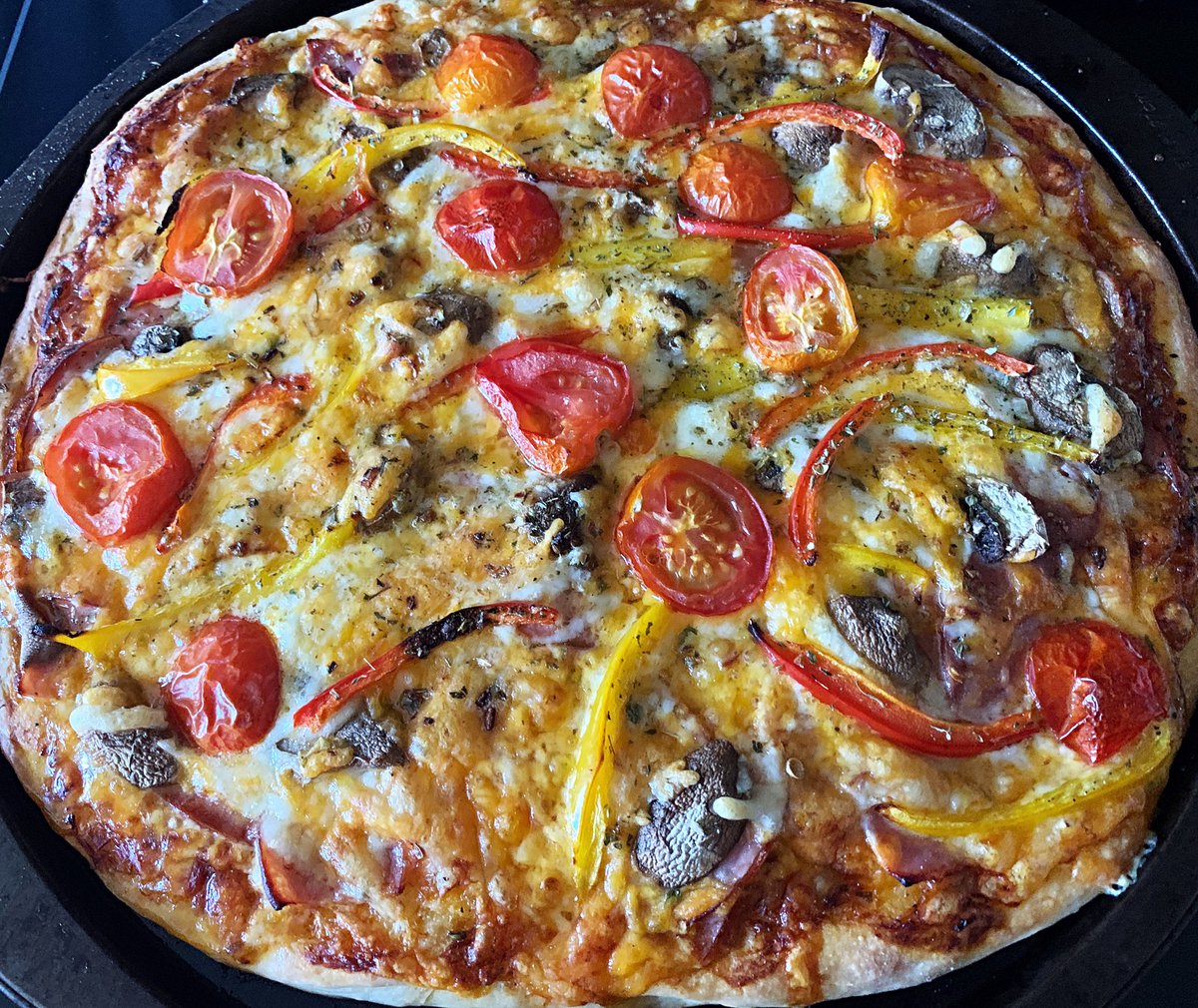 sleepycovetales's tweet photo. Rustic homemade pizza for supper tonight Sooooooo tasty 🍕🍕🍕#pizza #zaaaa https://t.co/2oJPcmLQeL