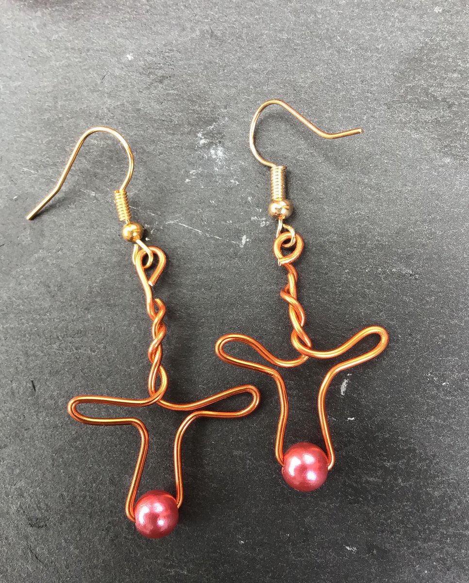 EmxHandmade's tweet photo. The favourite thing I have made this year. Wire reindeer earrings!
#htlmp #htlmphour #handmadejewellery https://t.co/3CmN8FOmq9