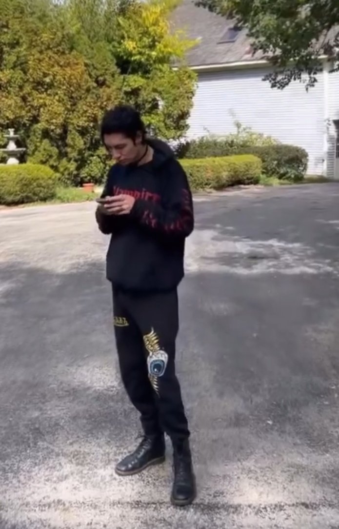 sof ( gio's ) 140 •fever dream• on Twitter "rem the day he opens my dm"