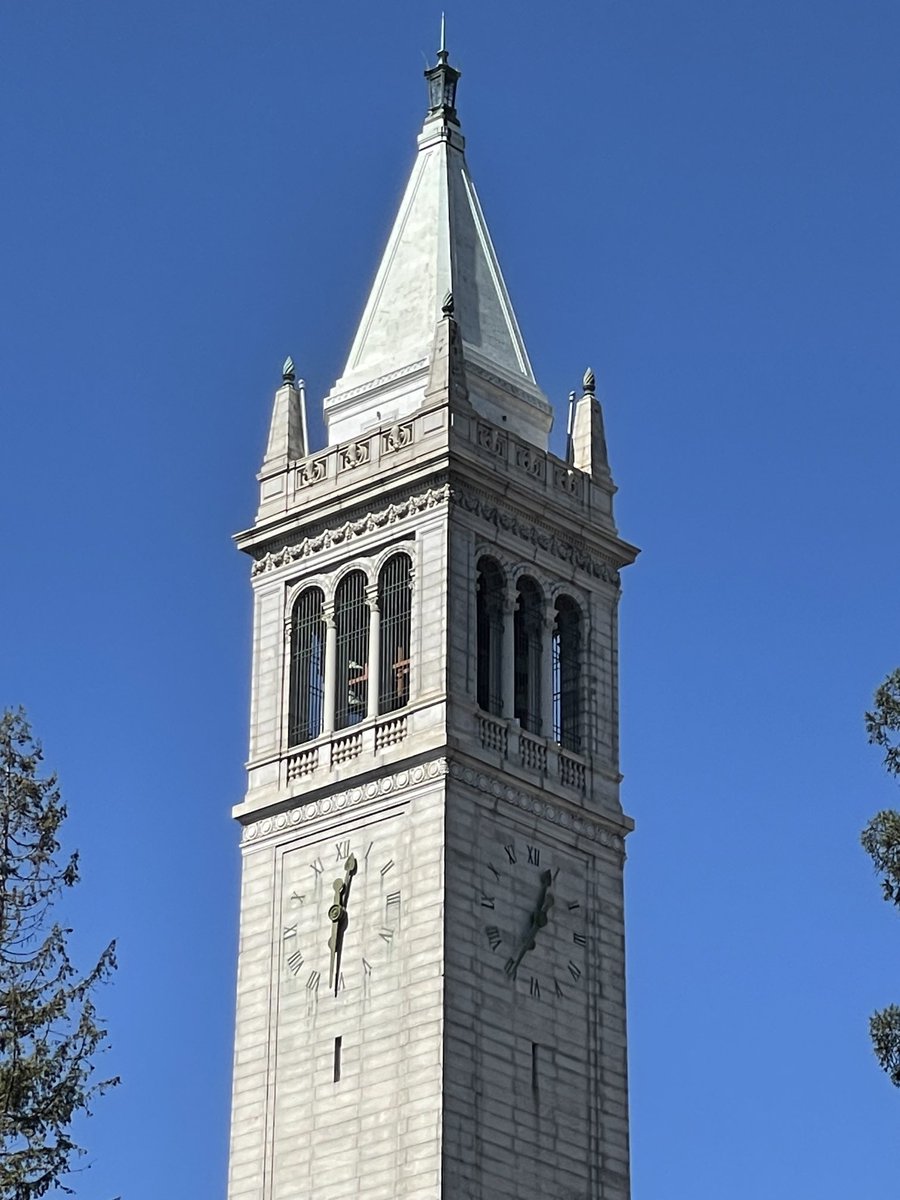EvanBWhite's tweet photo. Does anybody really know what time it is? #berkeleytime #blamethefalcons https://t.co/8KCXfoJ7YB