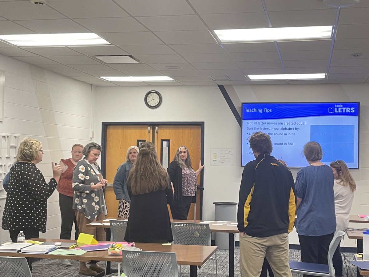 MandySLynch's tweet photo. NKC Special Education Teachers diving into reading research! #nkcspedpd https://t.co/RCORe8oDu2