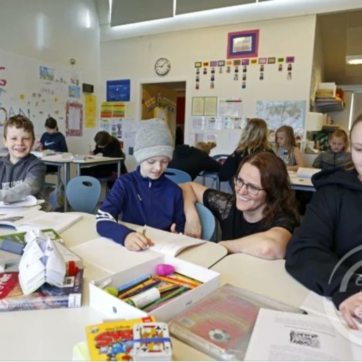 SGeirdal's tweet photo. . Átjánda árið hafið hjá mér á miðstigi Öldó og ég gæti ekki hugsað mér betra starf en kennsluna. Til hamingju með daginn kennarar. #menntaspjall https://t.co/9r8tUhMw60