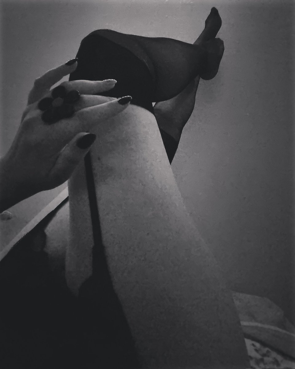 Missflu4's tweet photo. donde las prefieres???? 🖤🔥 https://t.co/H6QLpUy3xB