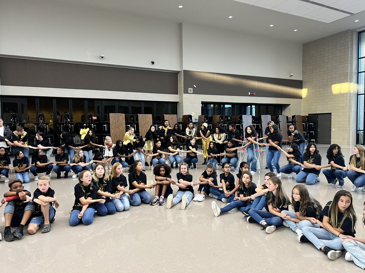 Memorial HS Choir tweet media