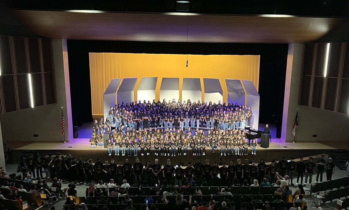 Memorial HS Choir tweet media