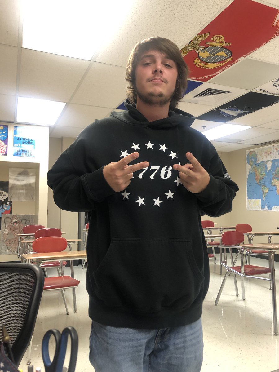 BridgesHS's tweet image. Celebrity sighting!!! Stopping in to catch up graduate Dave Owens. #hammersup #makingmoves #futureisbright