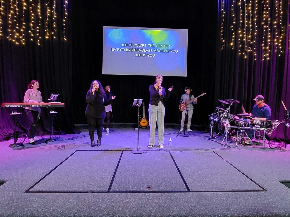 DanielHarman83's tweet photo. Couple of pics from Sunday @CLCPortsmouth with guest speaker Tim Robertson from @compassionuk @compassion

Check out the amazing work that Compassion do and why not consider changing a life by sponsoring a child at:  https://t.co/vN6utesrhL 

#CompassionUK #WorldChangers https://t.co/TaZO6vALmD