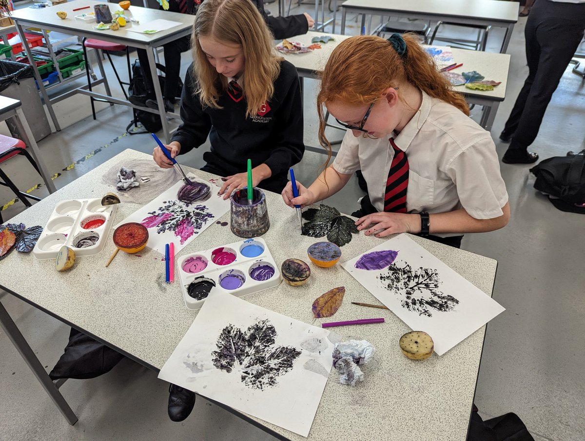 GloucsAcademy's tweet photo. Creative enrichment after school today! #BeCreative #NewSkillAlert @GreenshawTrust https://t.co/tgKNRO7Q5F