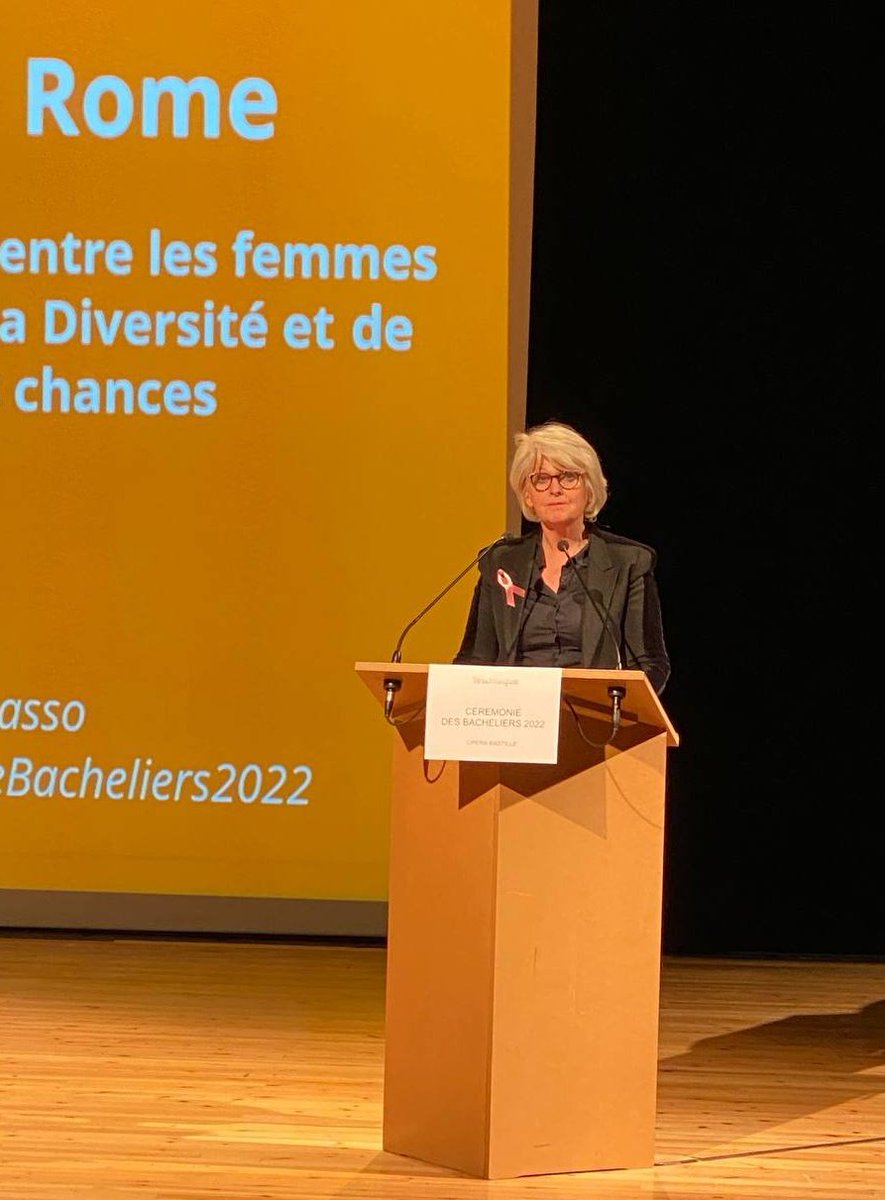 RomeIsabelle's tweet photo. « Le mentorat peut changer la vie, celle du mentoré et celle du mentor. »

Très heureuse d'être intervenue ce soir à la cérémonie des bacheliers de @Telemaque_asso.

Un collectif d'acteurs publics et privés au service de l'#EgaliteDesChances.

Félicitations aux 126 diplômés 👏👏 https://t.co/Y67NJpTC3J