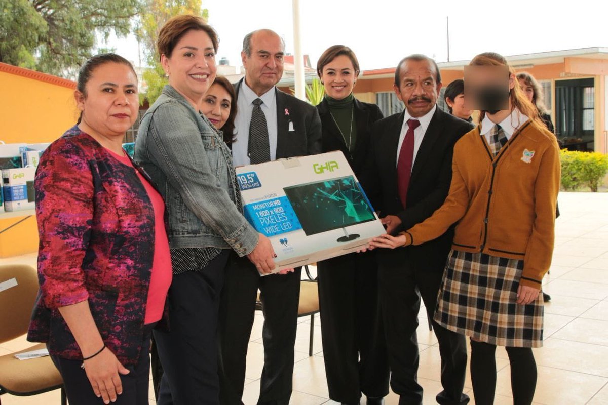 SEPHidalgo's tweet photo. Asegurar que cada escuela en la entidad, tenga la infraestructura física, los recursos humanos y materiales necesarios para atender a la población escolar, es una de las metas señaladas en el programa de gobernador @juliomenchaca_.   
#PrimeroLaEducación https://t.co/rOKZ524mqE