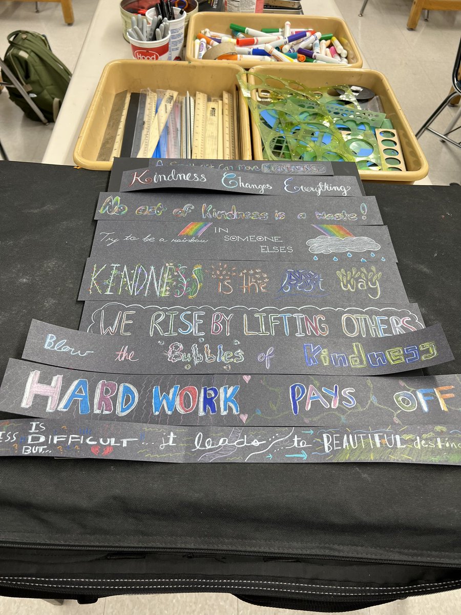 FoundasNic's tweet photo. Cross-curricular opportunities as Ms. Byrnes’ art class connects their science instruction to art with the theme "Chenery is bubbling over with Kindness." Students learned how to draw soap bubbles and together have made large scale installations. @ChenerySchool https://t.co/PJeegaadFQ
