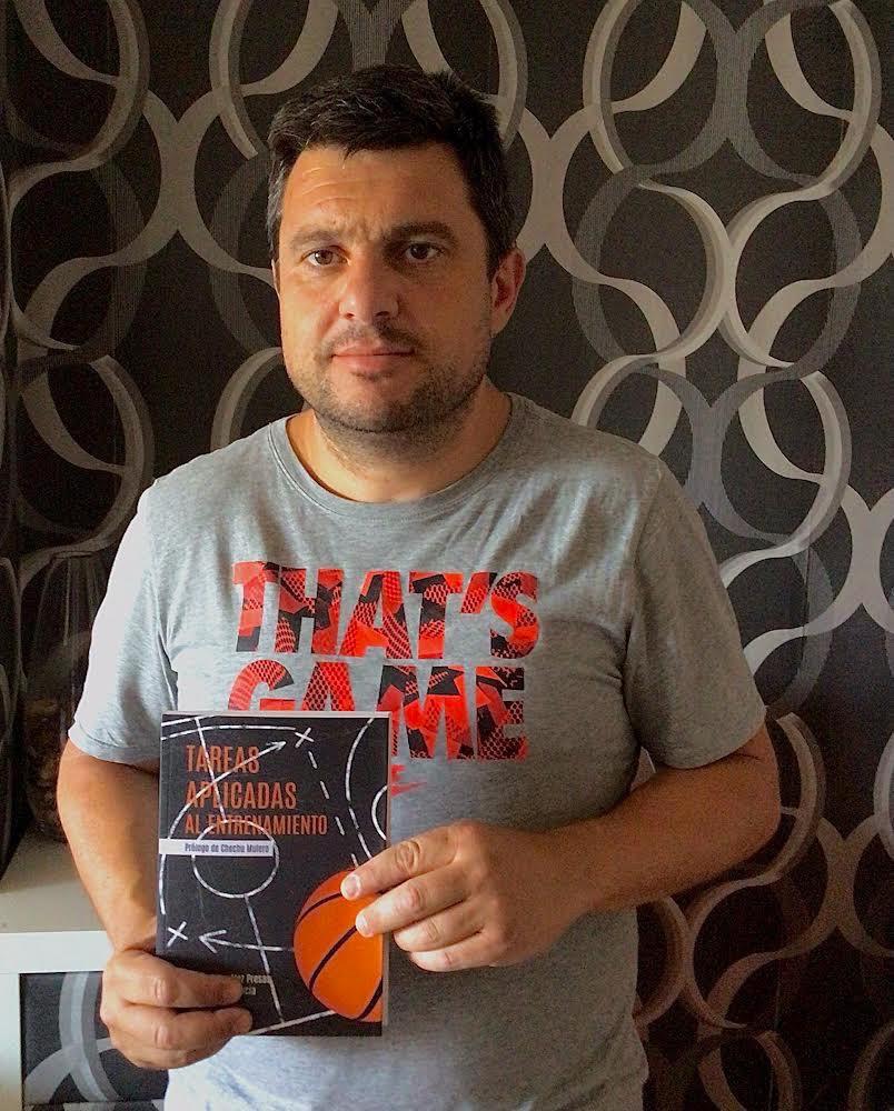 TareasAplicadas's tweet photo. ¡Más libros con sus dueños 📚!

Gracias José Antonio, Javier, Benito y Sofía. https://t.co/AMthY5bpux