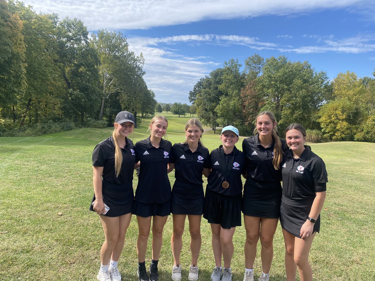 FoxGirlsGolf1's tweet photo. Your Lady Warriors had their conference tournament today! Abigail Roberts earned a medal with a 9th place over all finish! Nice work! Next up districts. https://t.co/gxqY2WO0JA