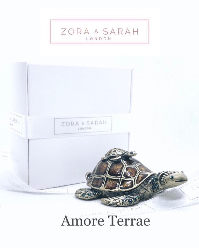 ZoraSarahLondon's tweet photo. 25% off this little beauty from my #etsy shop: Amore Terrae Turtle Jewelry Box Trinket Case Crystals Ceramics Animal Gift Storage https://t.co/auOfuatTQk #salesforce #sales #sale https://t.co/z9C9dUHGyO