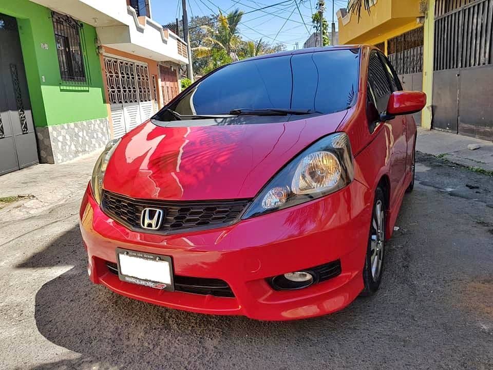 NewsSatelite's tweet photo. VEHÍCULO ROBADO  Honda Fit P122GKS robado a punta de pistola el día de ayer por la noche atrás del C. C. San KRISS MALL Información a los números de teléfono 35156607 - 5429 2277 Como detalle y observación tiene tres aros y en la parte de atrás una de repuesto. https://t.co/fcS8MqvzEK