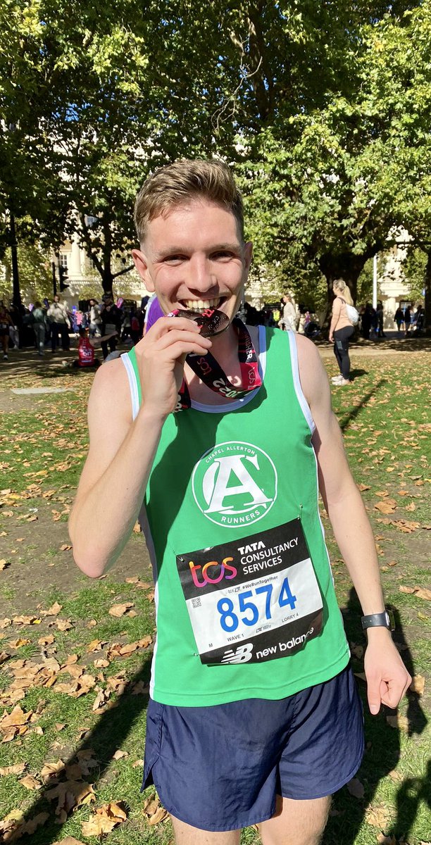 ChapelARunners's tweet photo. A big Team Green well done to these two marathon marvels at @LondonMarathon on Sunday! Jacob smashing his fist marathon, raising over £2,300 for @stgemmashospice &amp; Sam getting a PB! 👏 Big well done you two! https://t.co/r7nHj6ifrY