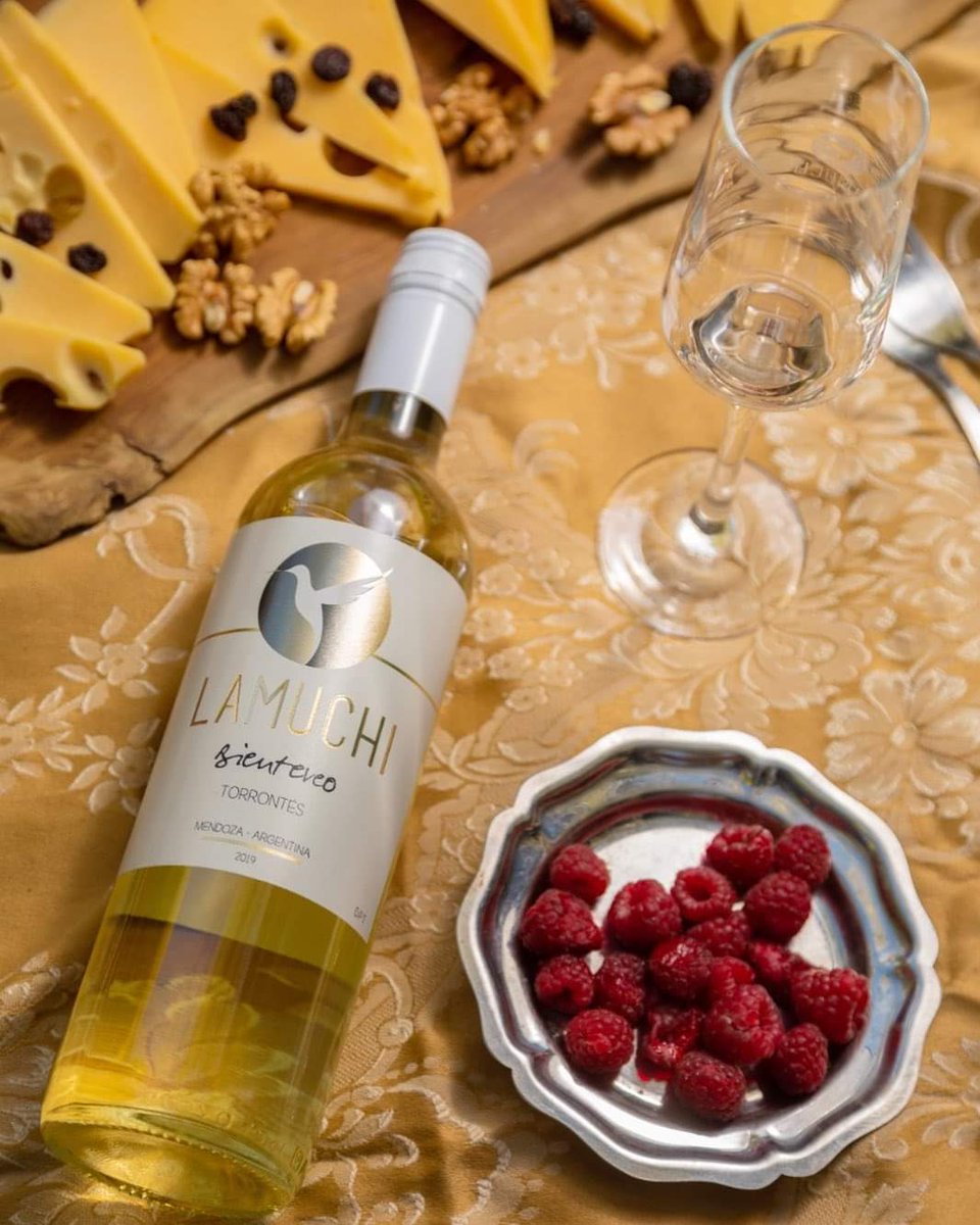 LamuchiWines's tweet photo. Semana del #Torrontés y nosotros muy orgullosos del varietal 🥂🥂
#LaMuchiWines #Bienteveo  #Mendoza 
#VinoArgentino https://t.co/QEd8ovdQBl