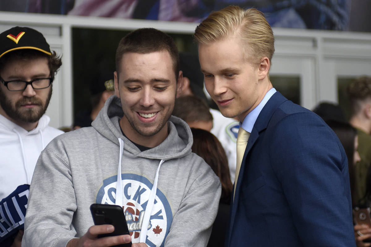 Here we come, Abbotsford!

Beginning at approximately 4:00PM, come and welcome the team as they arrive outside Gate 1 of the @AbbyCentre.