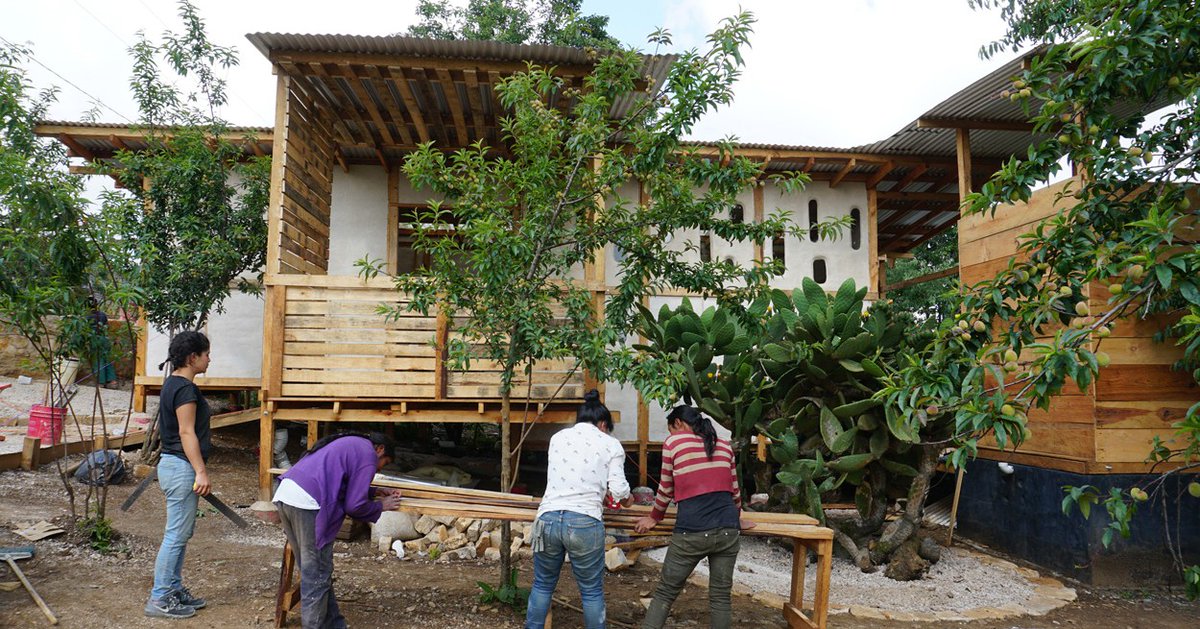 programa_VACA's tweet photo. En Programa VACA llevamos nuestras capacidades de diseño, técnicas y de edificación a espacios que necesitan de soluciones de hábitat ecológicas, sustentables y socialmente responsables. https://t.co/RMR8Odv1Mt