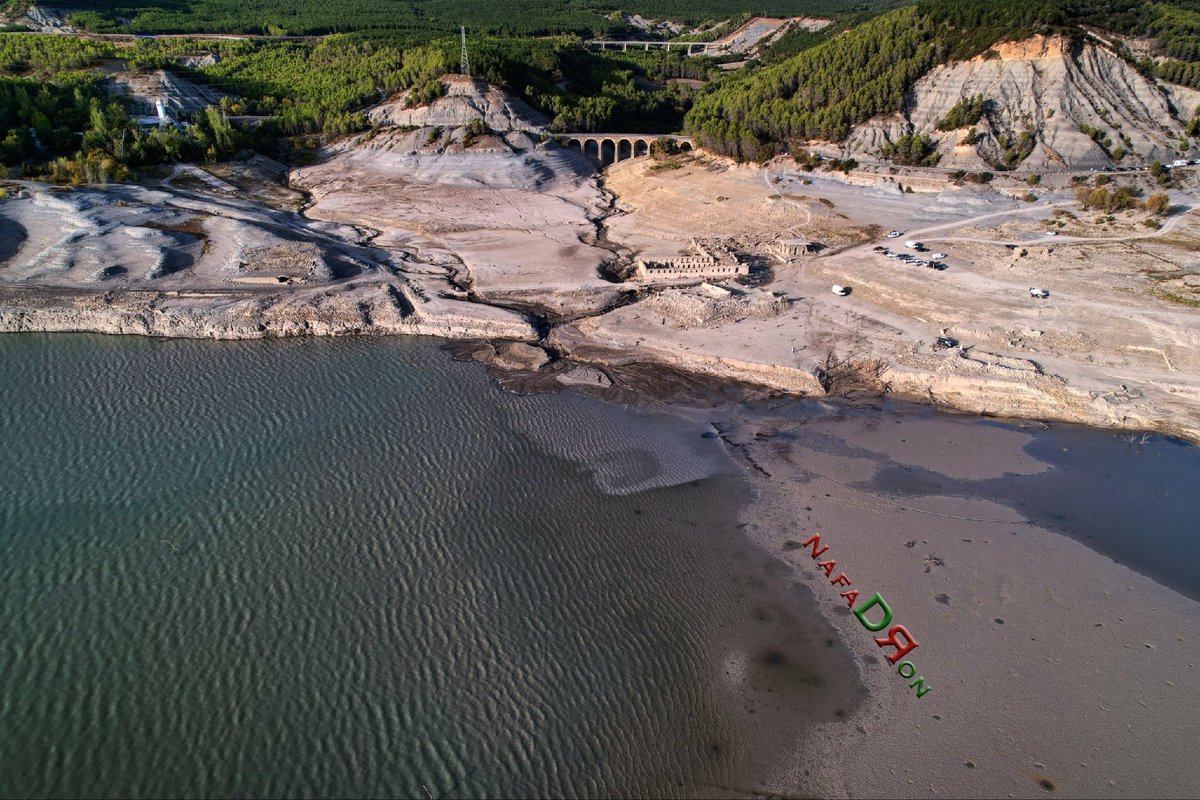 NafarDron's tweet photo. Pantano de Yesa
En esta #panorámica en el centro de la imagen la zona de #aguastermales
#yesa #navarra #nafarroa #aragon #relaxing
#meteo #metereologia #panoramic
#dron #drone #dronelife #air2s #djiair2s #photography #dronepanorama #djigo #droneav8rs #otoño #autumn #Jaitsiera https://t.co/gcOzcl7PYu