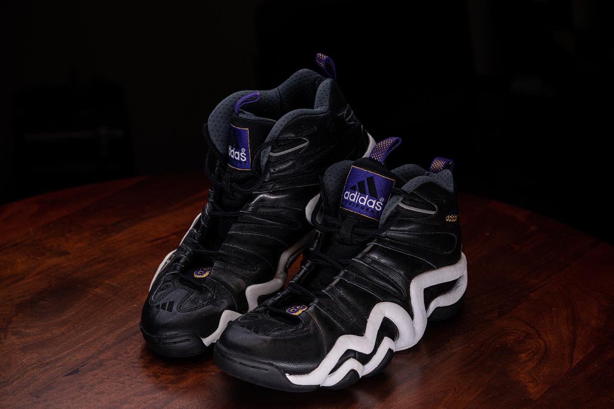 Collect's tweet photo. An unreal view of Kobe Bryant’s 1st @NBA All-Star game sneakers. 😯 https://t.co/lxdwc8FObl