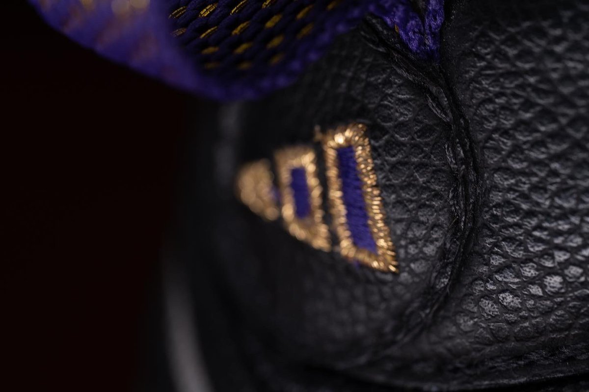 Collect's tweet photo. This piece of Mamba history will be live in the October Premier Auction! https://t.co/M6knhoeVIb