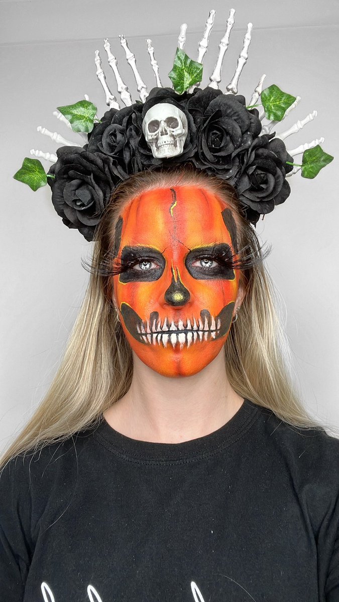 Halloween is in full swing and I am just getting started 👀 using my faves <a href="/MakeupRVLTN/">Makeup Revolution</a>