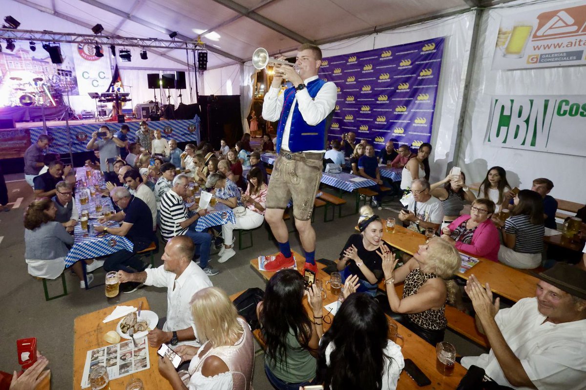 ✅Con la tradicional apertura del primer barril🍺por parte Dorothea von Drahosch,🇩🇪cónsul de Alemania y <a href="/BernabeCanoES/">Bernabé Cano</a>, alcalde de La Nucía, queda inaugurada la #Oktoberfest de La Nucía‼️
🥨Gastronomía alemana,🎶música y🍻buena cerveza te esperan!
lanucia.es/Actualidad/not…